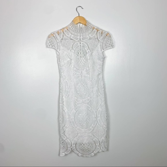 Bisou Bisou White Scallop Lace High Mock Neckline Sheath Mini Dress Size 2 - Picture 2 of 13